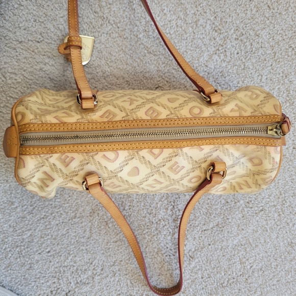 *Rare* Y2K Dooney & Bourke Barrel Shoulder Bag Beige Monogram Vachetta Leather - Picture 5 of 13